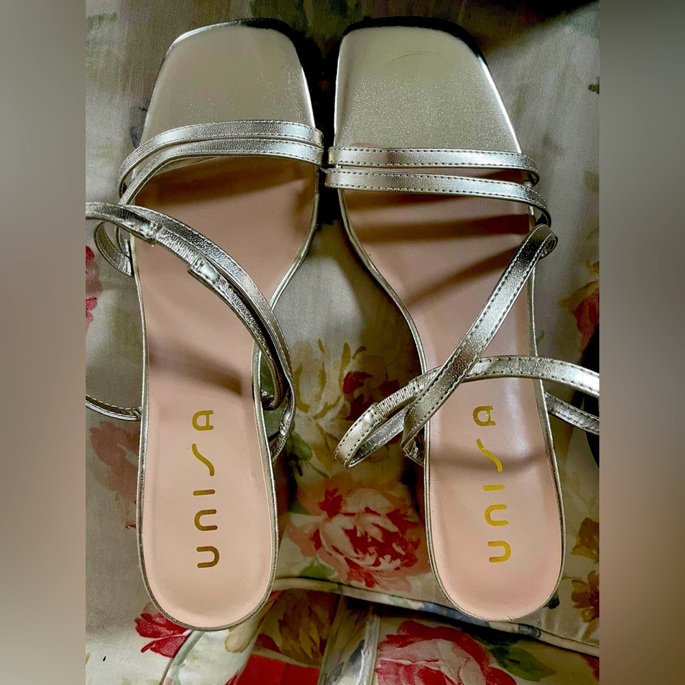 Unisa Gold Heels - never worn - size 10